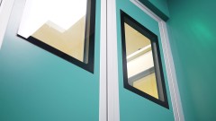 Двустворчатые и одностворчатые дверные системы для чистых помещений