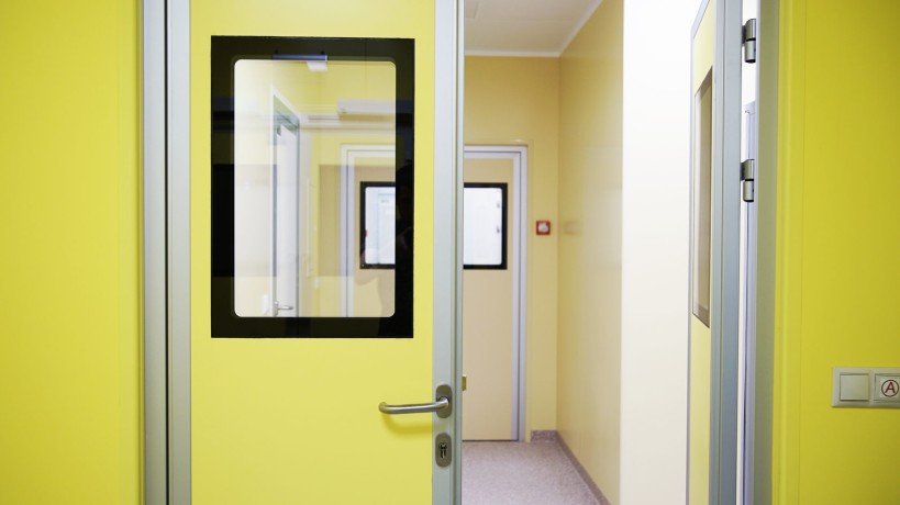 Двустворчатые и одностворчатые дверные системы для чистых помещений