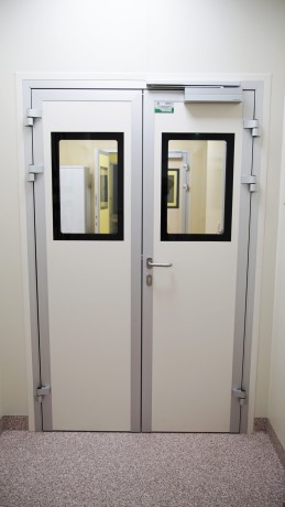 Двустворчатые и одностворчатые дверные системы для чистых помещений